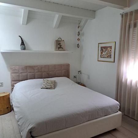 Home White Laives Exteriör bild