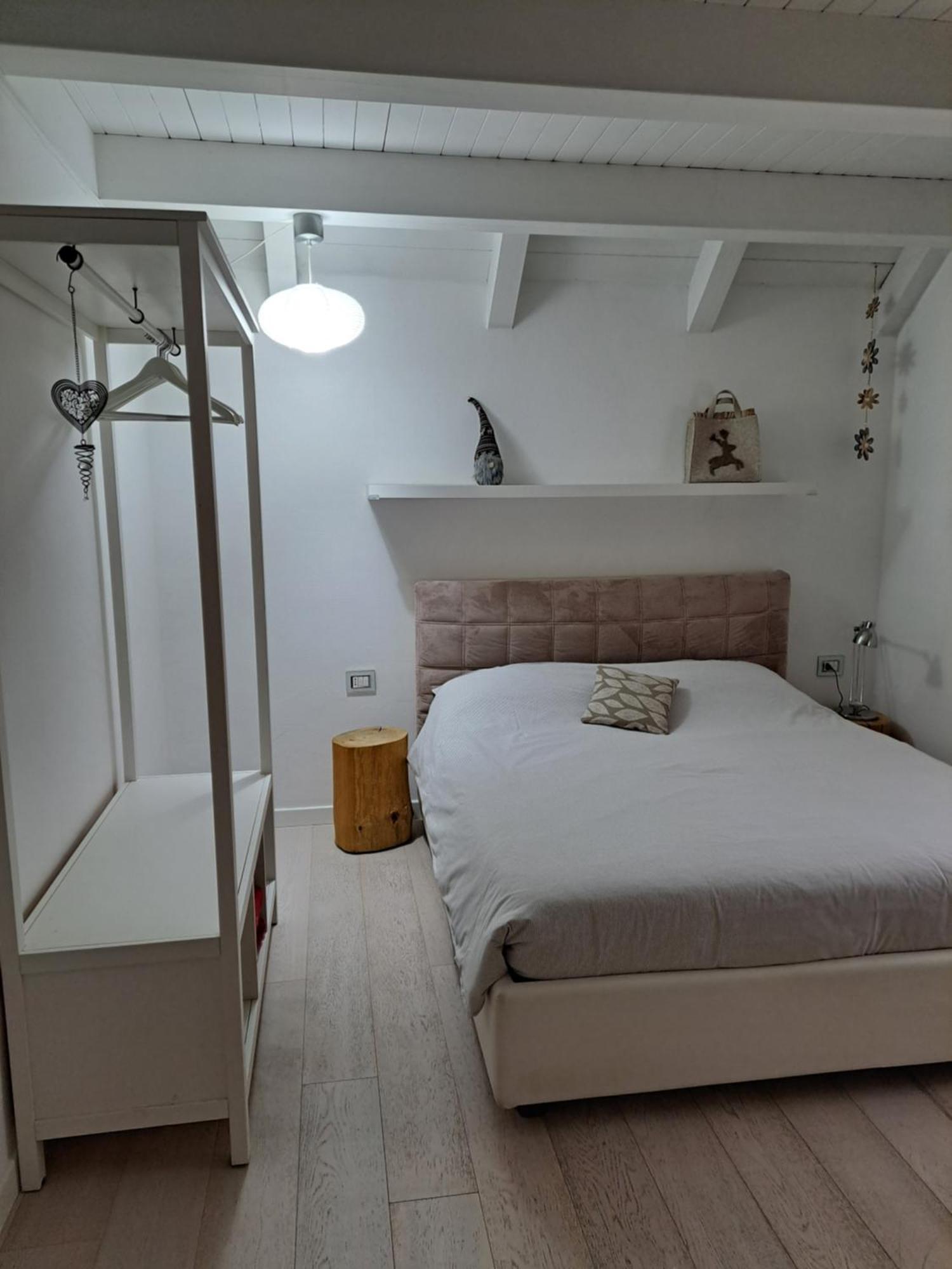 Home White Laives Exteriör bild