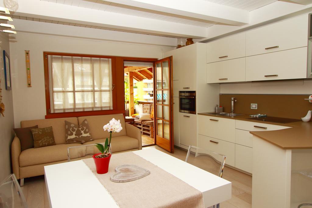 Home White Laives Exteriör bild