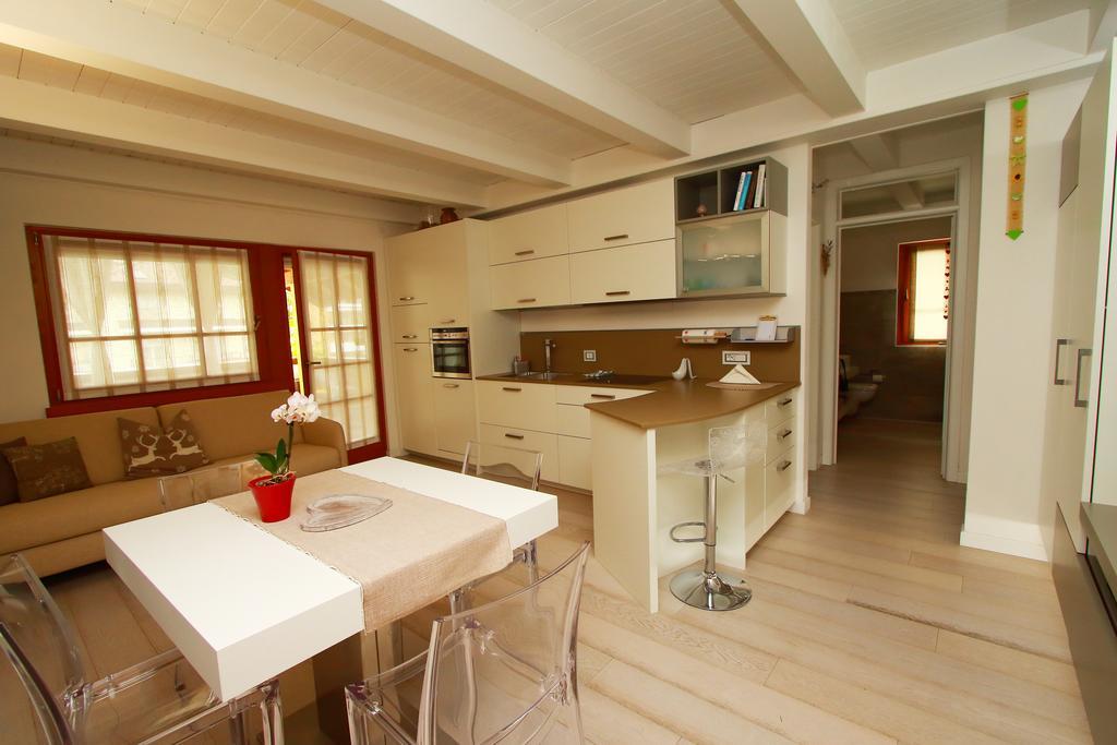 Home White Laives Exteriör bild