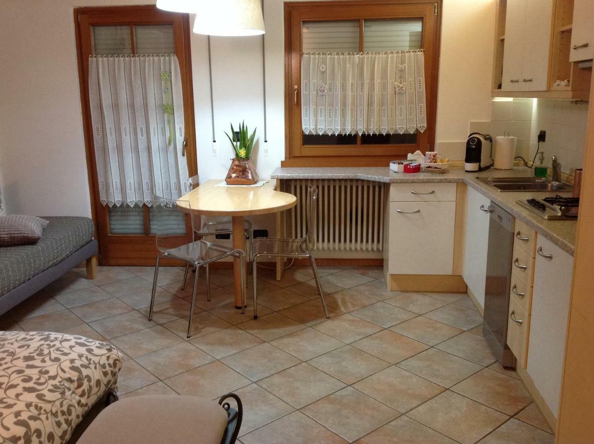 Home White Laives Exteriör bild