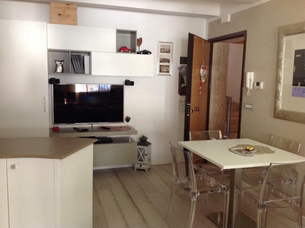 Home White Laives Exteriör bild